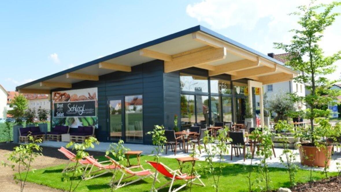 filiale-feldkirchen-mit-sitzplaetze-zum-geniessen