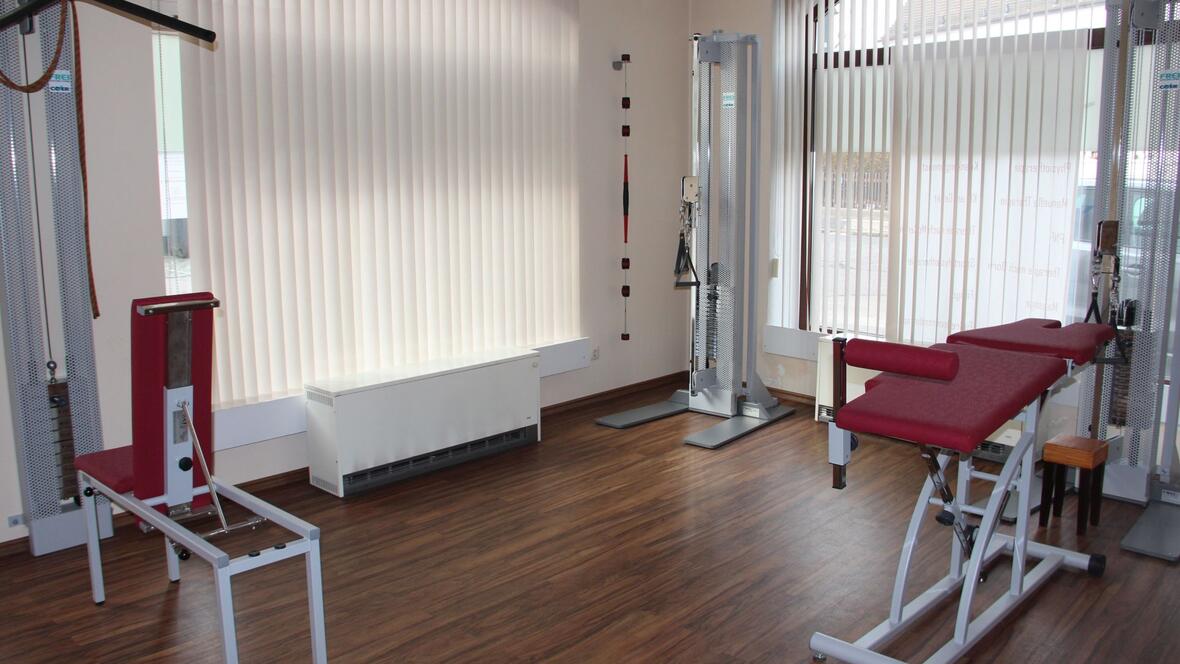 beheizter-raum-fuers-geraetetraining-mit-sichtschutz