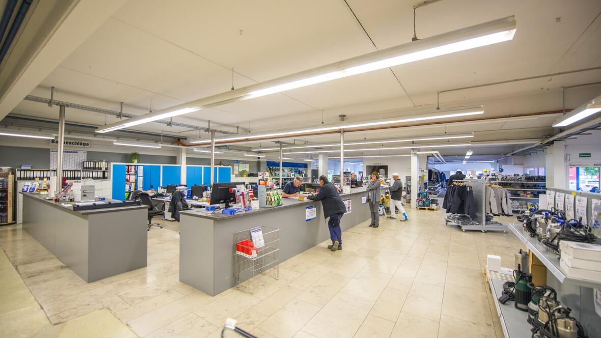 eduard-lutz-schrauben-werkzeuge-gmbh-neuburg-beratung-der-kunden