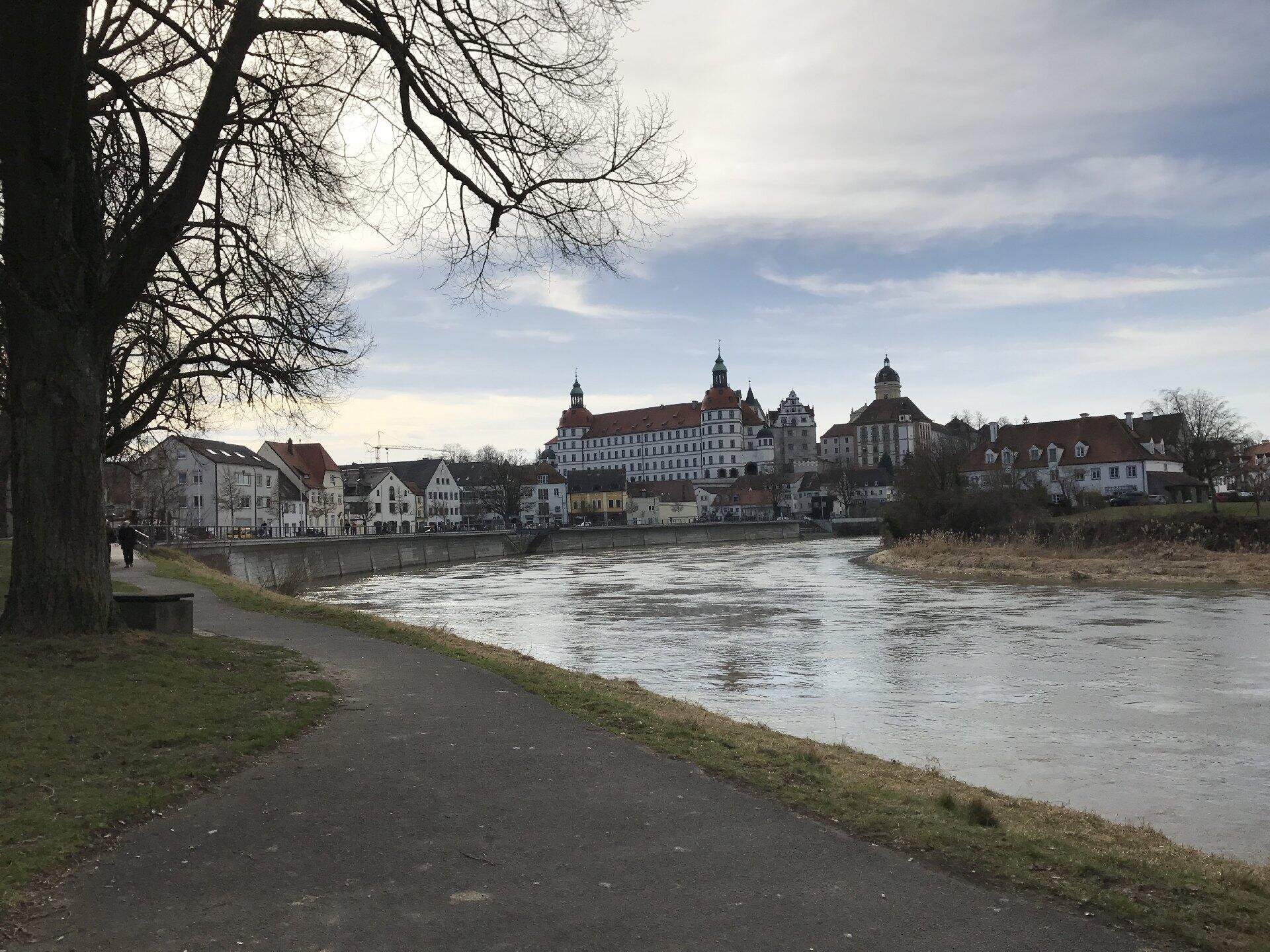 neuburg-com-neuburg-aussicht-vom-ruderclub-aufs-schloss